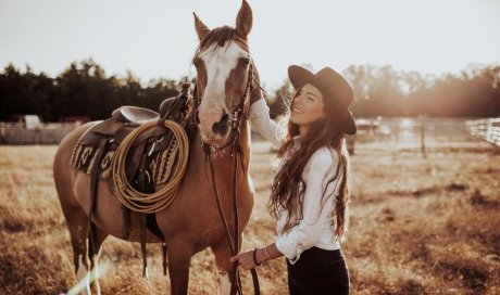 Shooting photo avec cheval et photographe lyonnaise